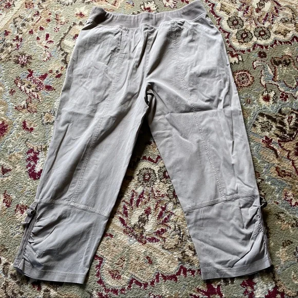 Chico’s Zenergy cropped pants in size XS (.5) - Picture 9 of 10